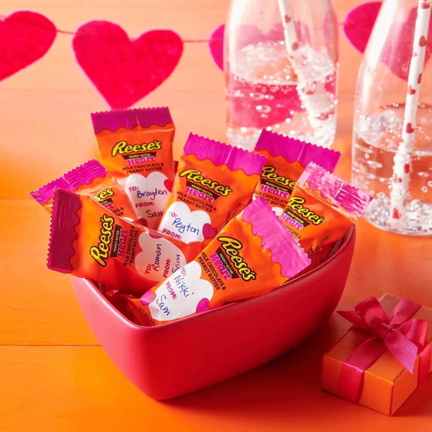 REESE'S Milk Chocolate Snack Size Peanut Butter Hearts, Valentine's Candy Bag, 36 oz (60 Pieces)
