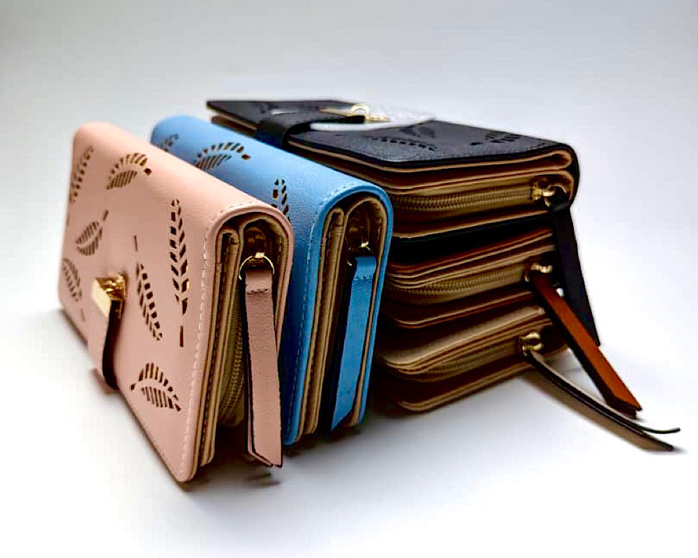 Women clutch purse, multi space crystal leaves design pulse