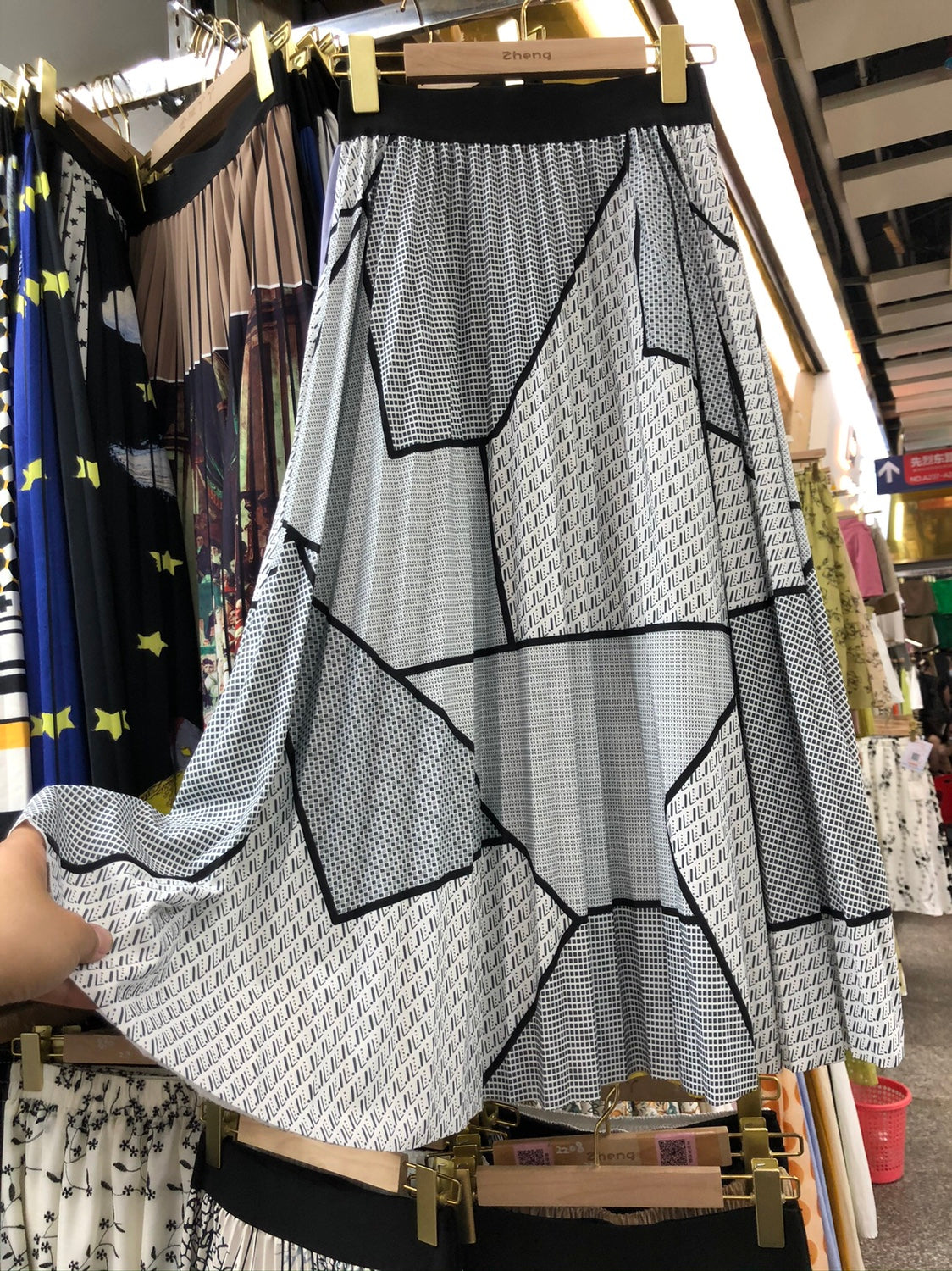 Fashion Retro Contrast Color Mid Length Long Length Pleated Skirt