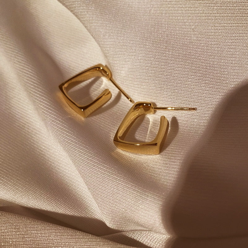 Korean Style Zircon Black Resin Rhombus Ear Studs for Women Elegant Geometric Earrings Jewelry Fashion Earrings Gifts