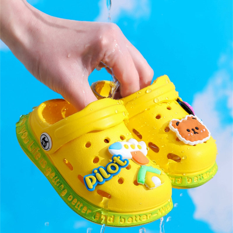 Kids Summer Cartoon Cave Hole Sandals 2022 Garden Beach Slippers Sandals Non-Slip Soft Soled Quick Drying Shoes