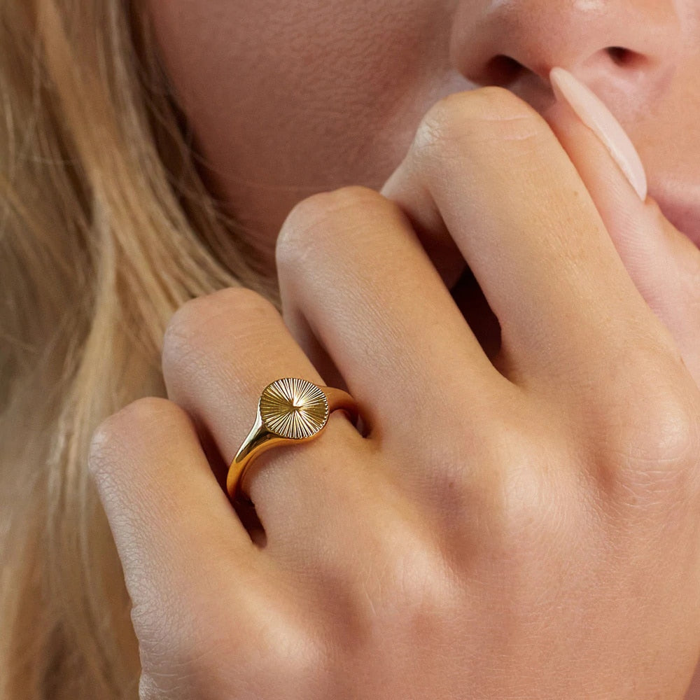 High Quality Wave Rings For Women Minimalist Dainty Rays Texture Circle Ring Stainless Steel Signet Chunky Dome Ring