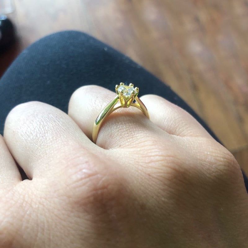 Six Claws Zirconia Fashion Solitaire Ring