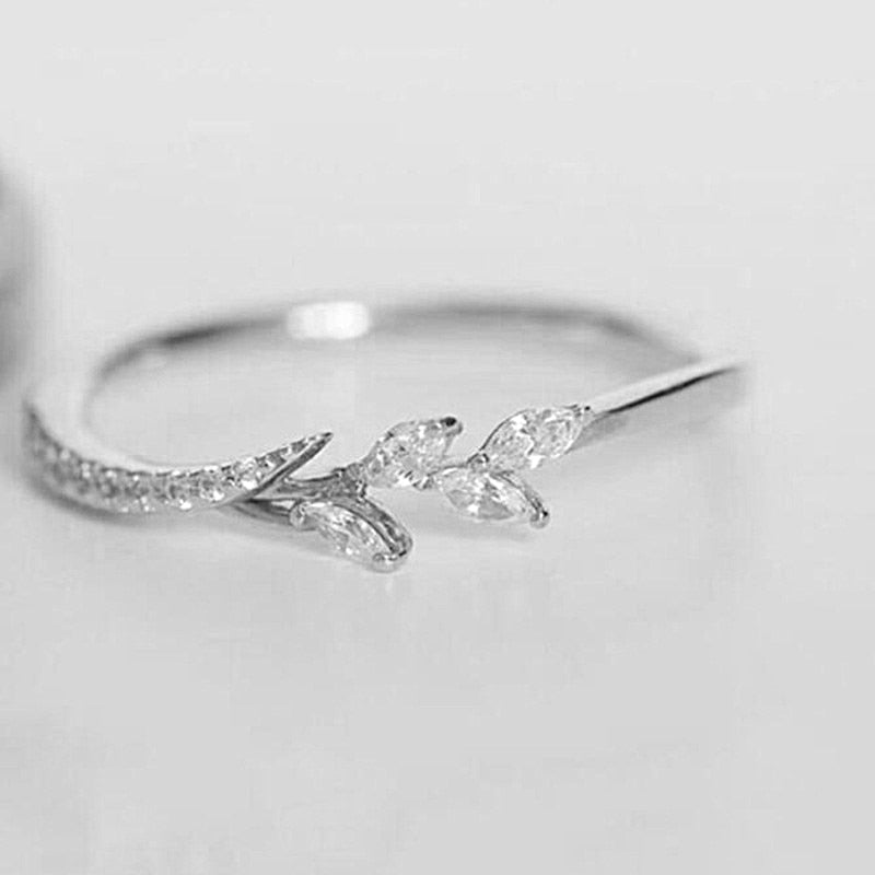 Hot Selling Trendy Claws Design Crystal Zircon Ring