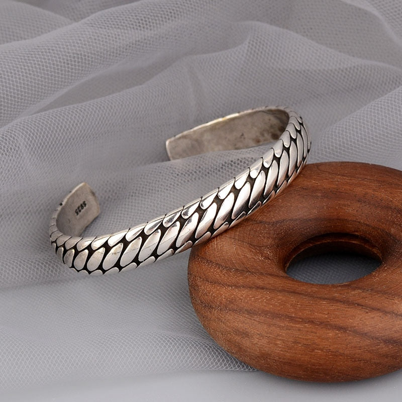 MEYRROYU Personality Geometric Oval Pattern Bangle