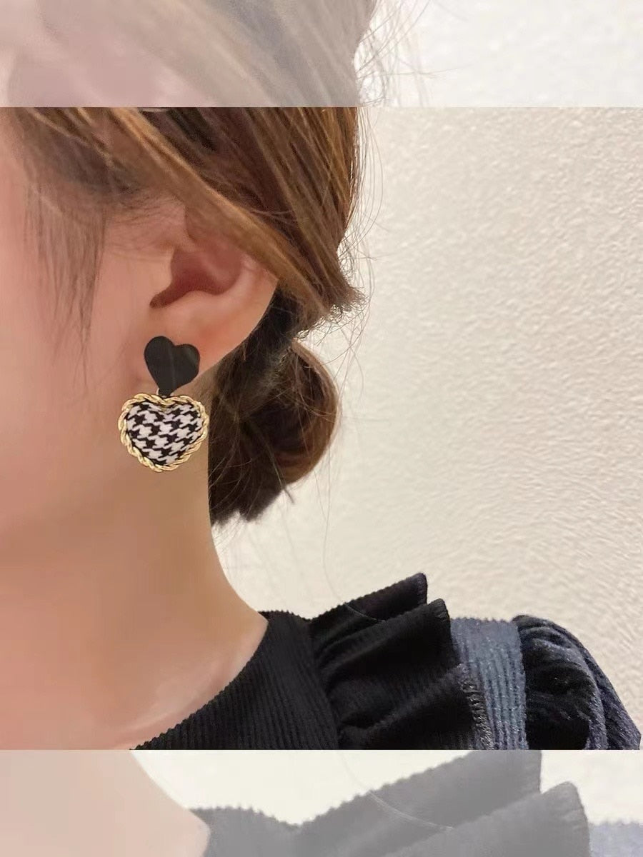 New High-quality Female Exquisite Niche Fashion Stud Earrings