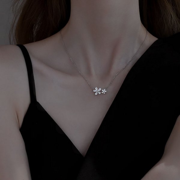 Elegant Flower Daisy Clavicle Necklace