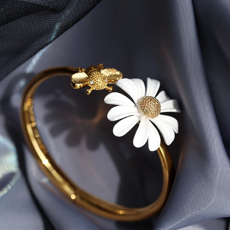 Trendy Sweet White Daisy Stud Earrings