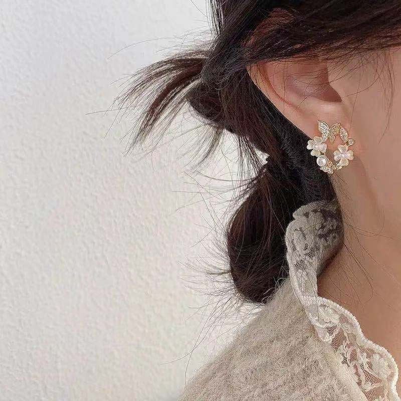 New Korean Hollow Wreath Flower Earring