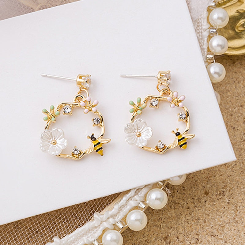 New Korean Hollow Wreath Flower Earring