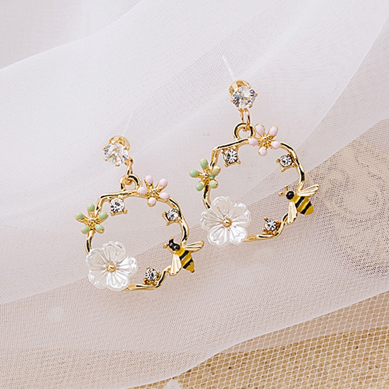New Korean Hollow Wreath Flower Earring
