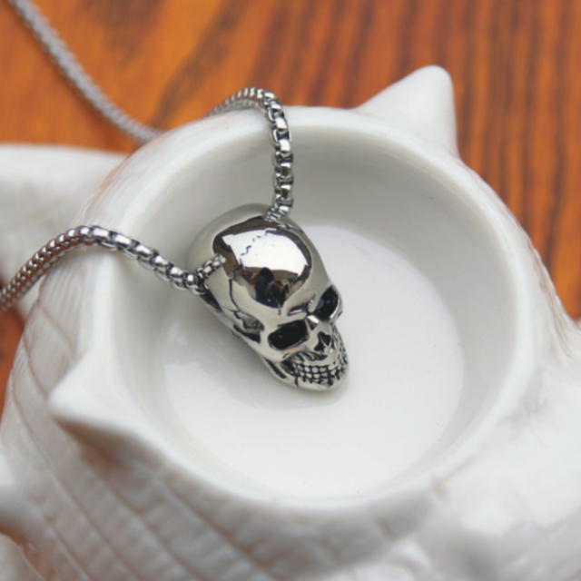 Three-dimensional Skull Necklace