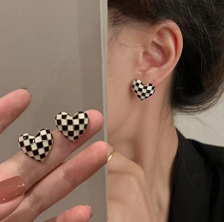 New Punk Golden Metal White Cross Hoop Earrings For Women Girls Fashion Circle Brincos Ear Accessories Jewelry