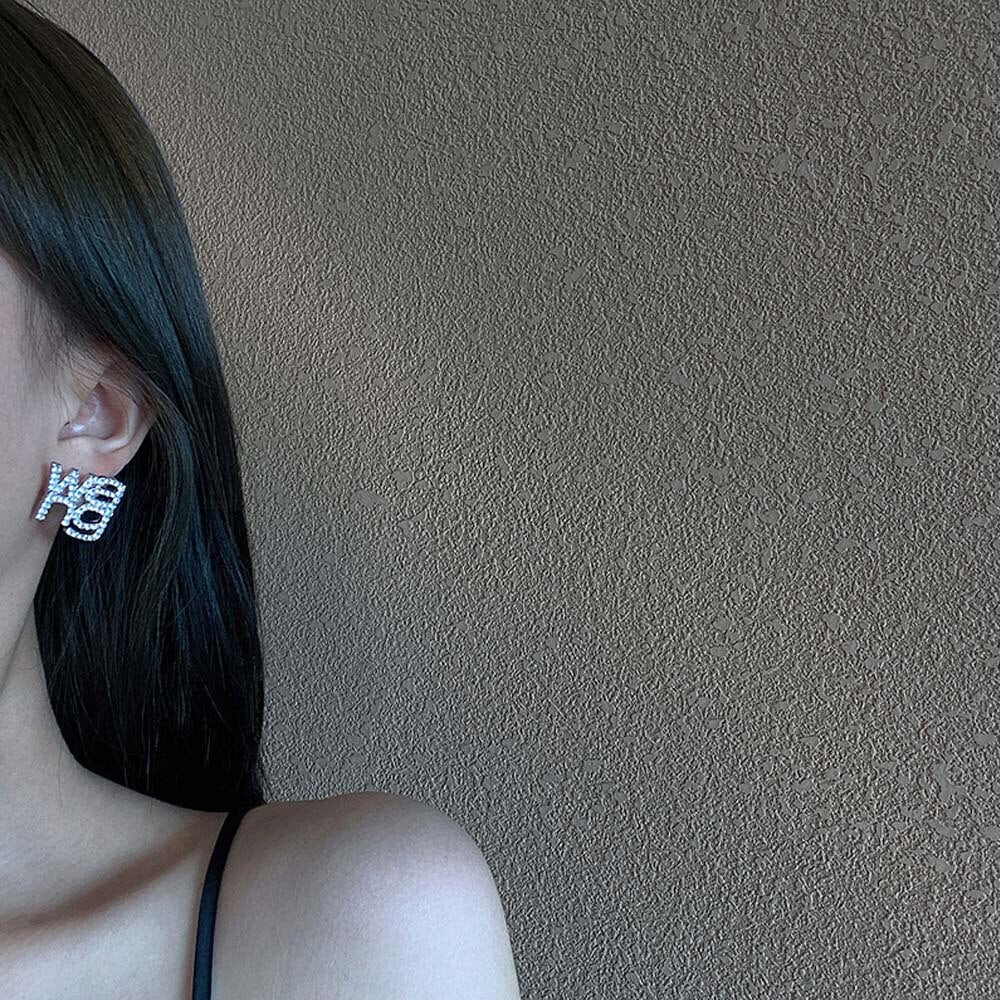 Punk Style Women Stud Earrings Exaggerated Fashion Crystal Lucky Wang Letter Earrings Temperament Ear Accessories