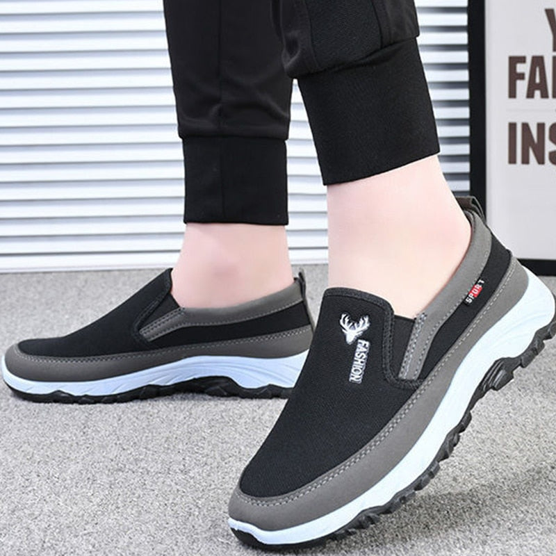 Tennis Men Shoes Breathable Soft Bottom Non -Slip Casual Shoes Comfortable Slip-On Walking Male Vulcanized Shoes Solid Zapatos