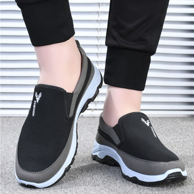 Tennis Men Shoes Breathable Soft Bottom Non -Slip Casual Shoes Comfortable Slip-On Walking Male Vulcanized Shoes Solid Zapatos