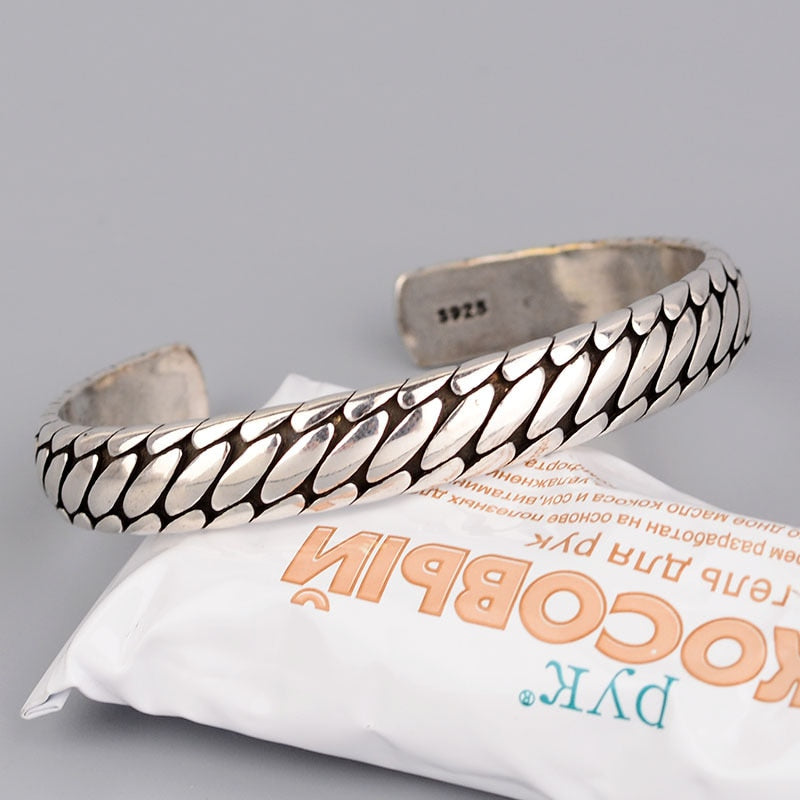 MEYRROYU Personality Geometric Oval Pattern Bangle