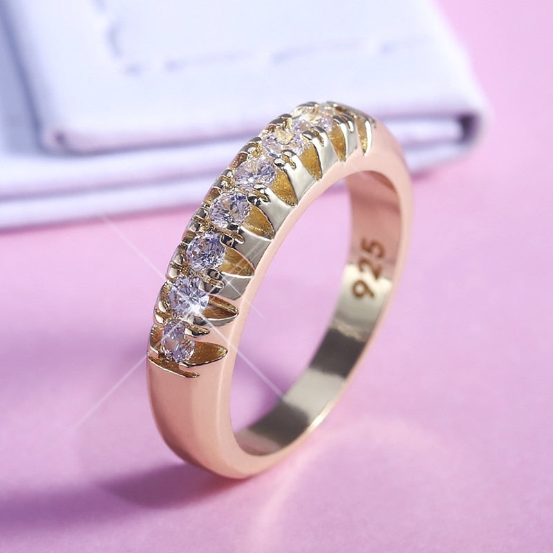 Huitan Luxury Noble Tiny Cubic Zircon Stone Middle Finger Ring