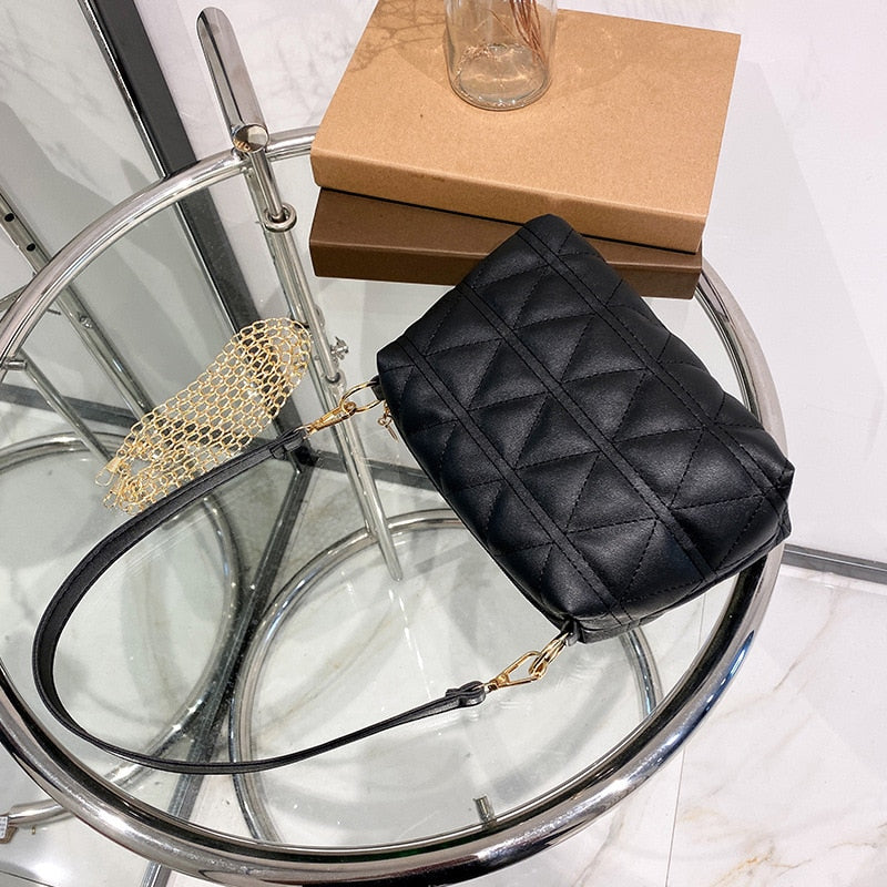Leisure Embroidered Rhombic Chain Bag