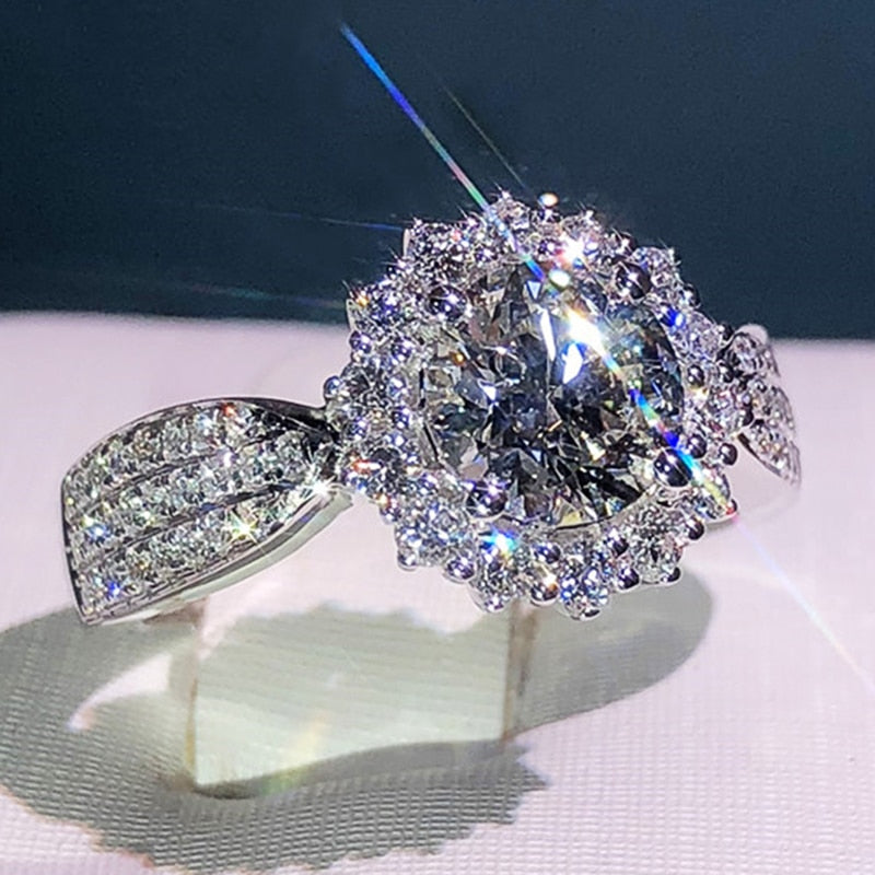 Huitan Trendy Brilliant Cubic Zirconia Ring