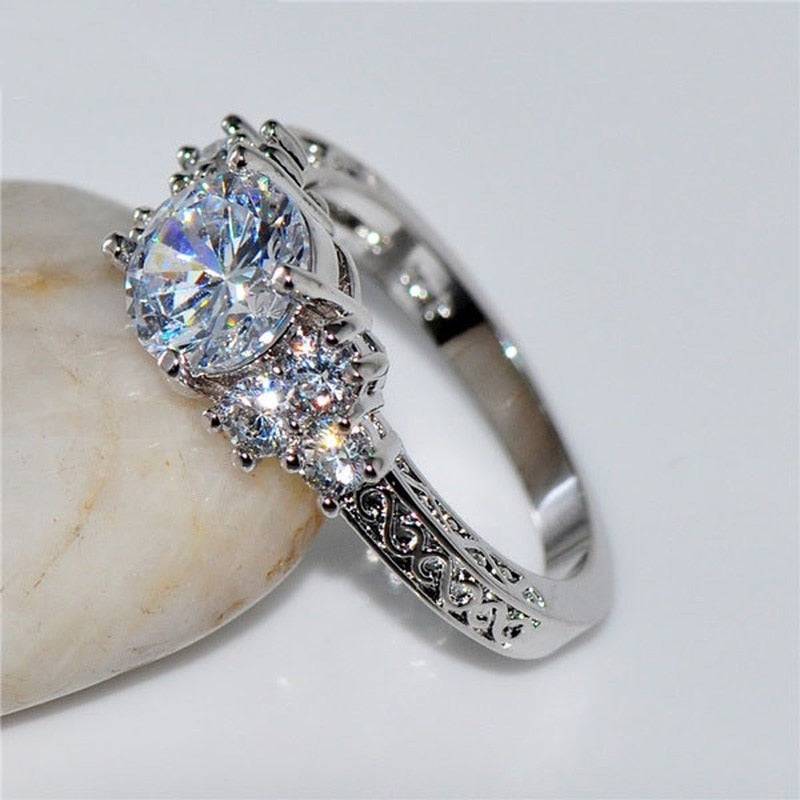 Exquisite Fashion White Zircon Crystal Ring