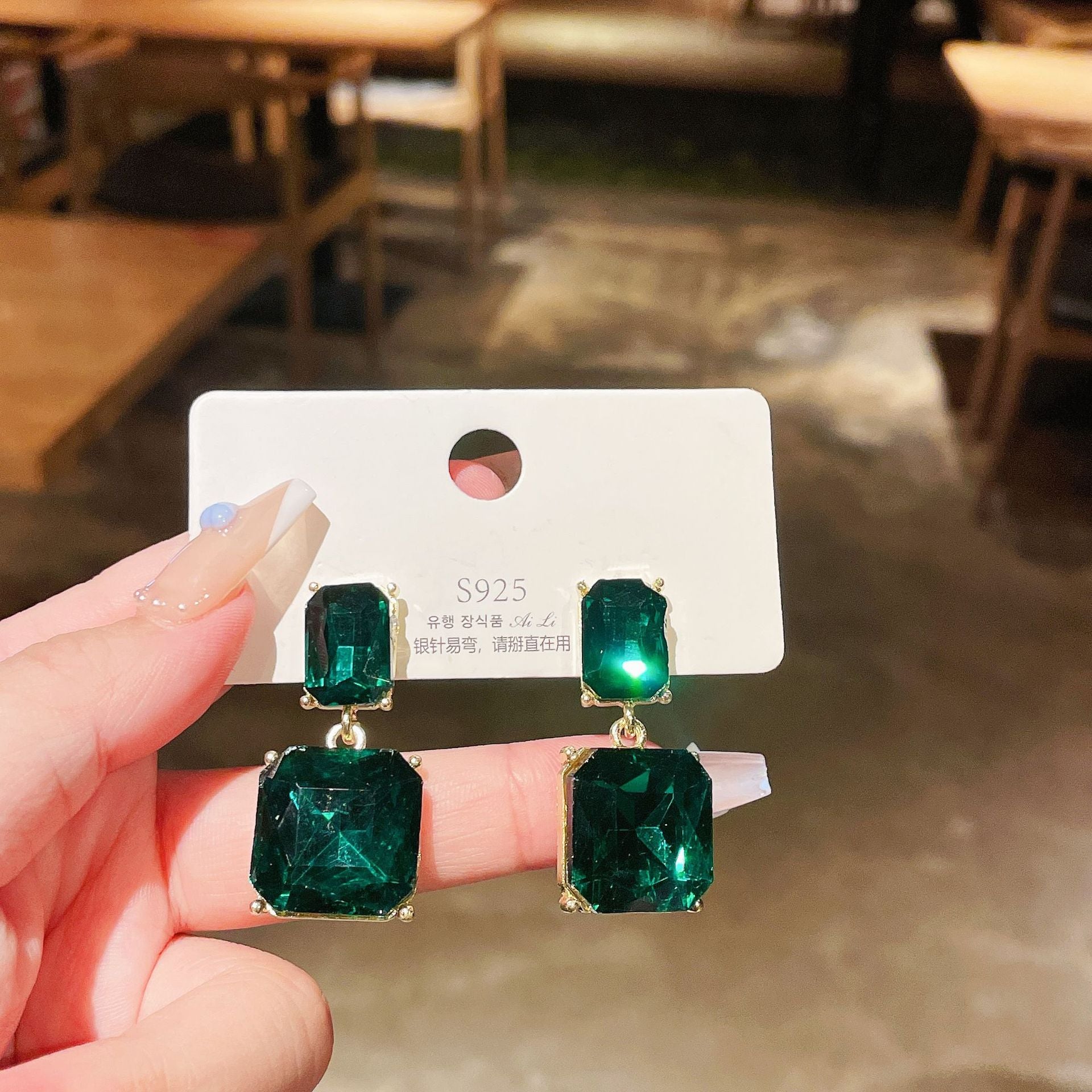 New High-quality Female Exquisite Niche Fashion Stud Earrings