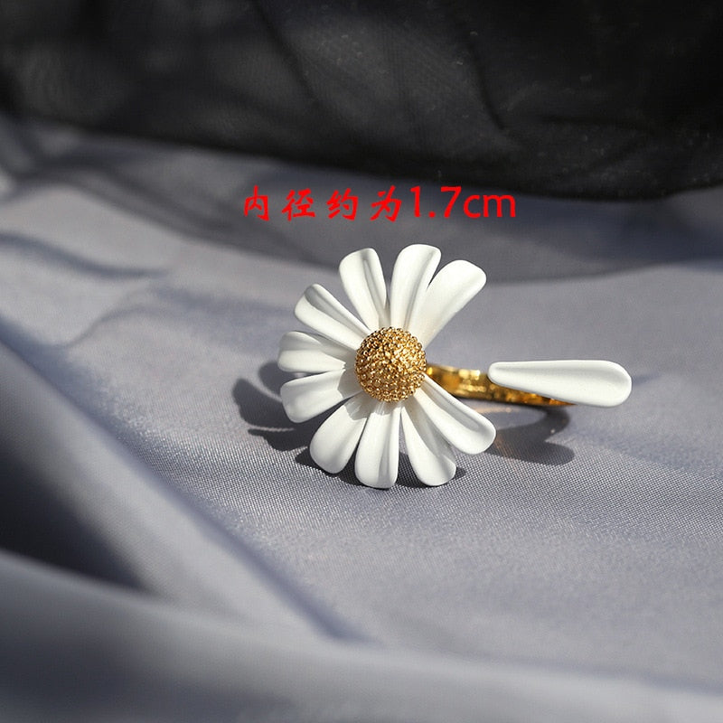 Trendy Sweet White Daisy Stud Earrings