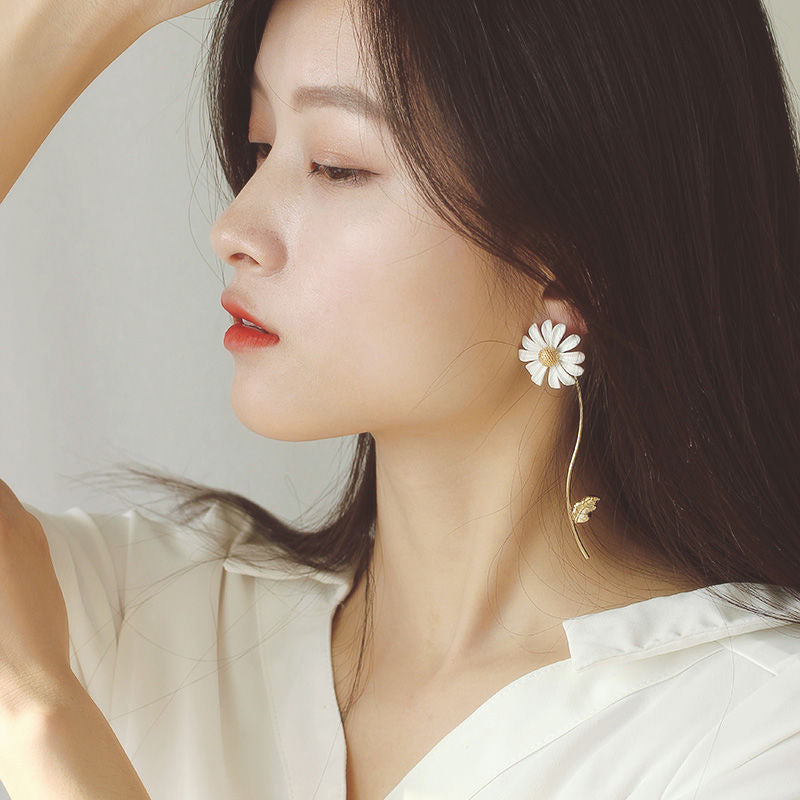 Trendy Sweet White Daisy Stud Earrings