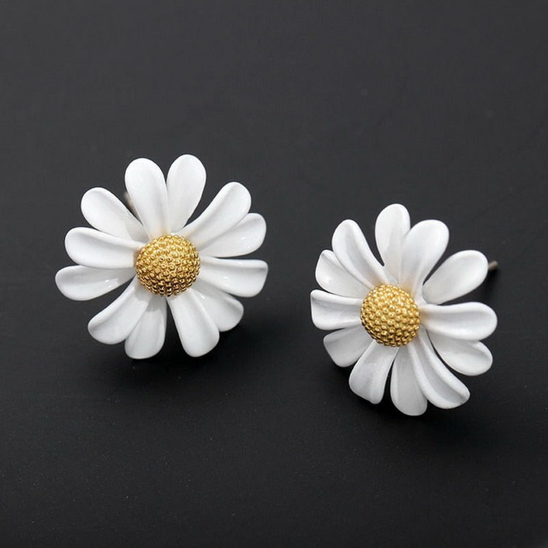 Trendy Sweet White Daisy Stud Earrings