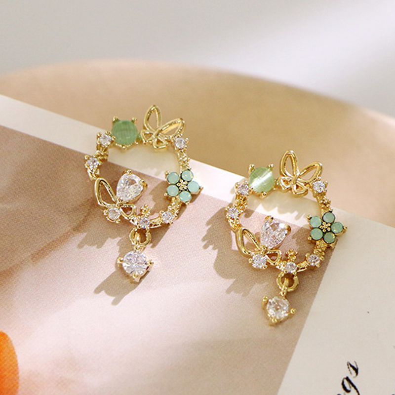 New Korean Hollow Wreath Flower Earring